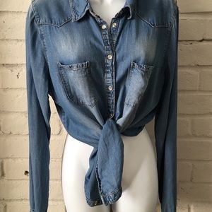 Women’s denim pearl snap button down.